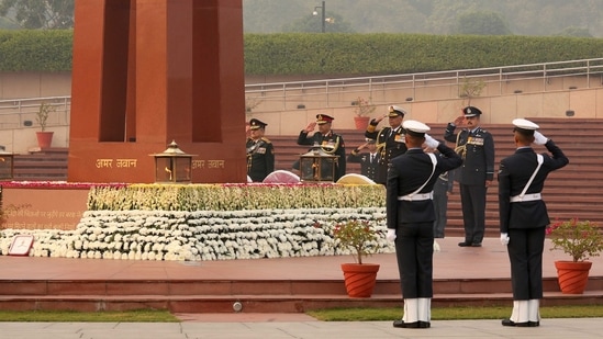 Navy Day: Top Brass Of Indian Armed Forces Pay Homage At National War ...