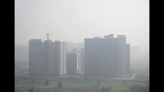 A view of skyscrapers engulfed in dense smog amid rising air pollution levels in Greater Noida on Sunday. (Sunil Ghosh /HT Photo) A view of skyscrapers engulfed in dense smog amid rising air pollution levels in Greater Noida on Sunday. (Sunil Ghosh /HT Photo)
