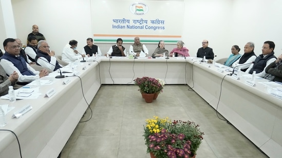 New Delhi: Congress President Mallikarjun Kharge with senior party leaders Sonia Gandhi, KC Venugopal, Ambika Soni and others during the party's Steering Committee meeting, at AICC HQ in New Delhi, Sunday, Dec. 4, 2022. (PTI Photo/Kamal Kishore)(PTI12_04_2022_000039B)(PTI) New Delhi: Congress President Mallikarjun Kharge with senior party leaders Sonia Gandhi, KC Venugopal, Ambika Soni and others during the party's Steering Committee meeting, at AICC HQ in New Delhi, Sunday, Dec. 4, 2022. (PTI Photo/Kamal Kishore)(PTI12_04_2022_000039B)(PTI)