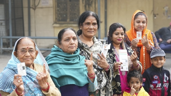 Voting for the Municipal Corporation of Delhi (MCD) in the 250 wards of the national capital began on Sunday morning. The voting began at 8 am and will conclude at 5:30 pm today.(PTI)