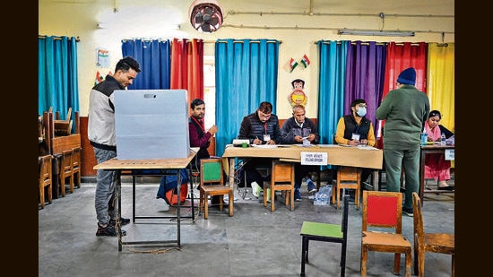 A man casts his vote in Jamia Nagar on Sunday. (Sanchit Khanna/HT Photo) A man casts his vote in Jamia Nagar on Sunday. (Sanchit Khanna/HT Photo)