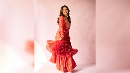 "Remember Phantom Cigarettes? #RedForSalaamVenky #SalaamVenky," she captioned her post.(Instagram/@kajol)