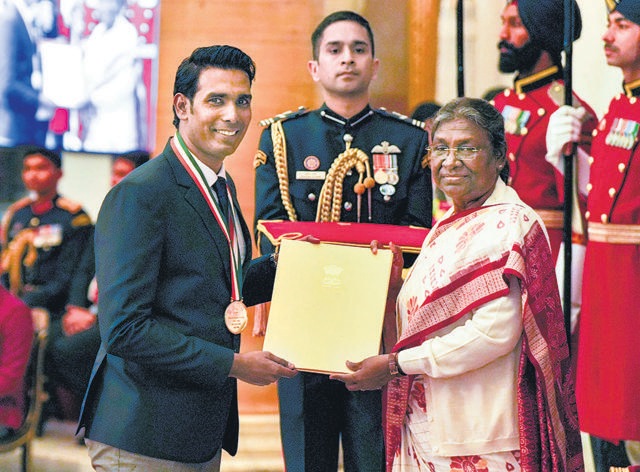 The award is given for the most spectacular and outstanding performance by a sportsperson in a four-year period, and accompanies a cash prize of ₹25 lakh, a medal and a scroll of honour. (Photo: PTI) The award is given for the most spectacular and outstanding performance by a sportsperson in a four-year period, and accompanies a cash prize of ₹25 lakh, a medal and a scroll of honour. (Photo: PTI)