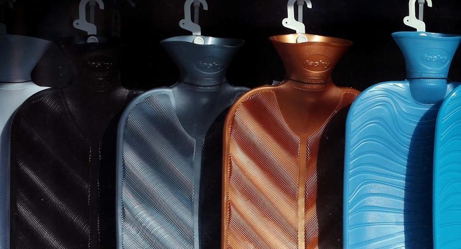 This winter, many people are buying hot-water bottles (Karl-Josef Hildenbrand/dpa/picture alliance) This winter, many people are buying hot-water bottles (Karl-Josef Hildenbrand/dpa/picture alliance)