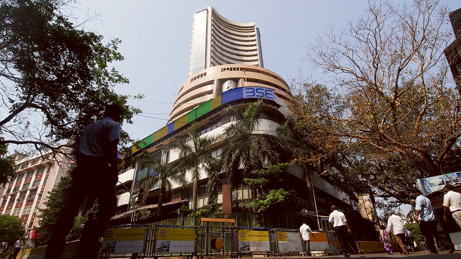 Markets open in red as Sensex plunges over 100 points at 62,807; Nifty at 18,658
