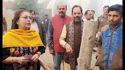 Former Union minister Mukhtar Abbas Naqvi arrives to cast his vote for the Rampur Assembly by-elections, at a polling station, in Daniyapur on Monday. (ANI Photo) Former Union minister Mukhtar Abbas Naqvi arrives to cast his vote for the Rampur Assembly by-elections, at a polling station, in Daniyapur on Monday. (ANI Photo)
