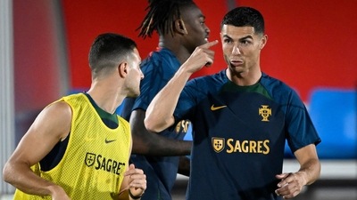 Portugal forward Cristiano Ronaldo defender Diogo Dalot (AFP) Portugal forward Cristiano Ronaldo defender Diogo Dalot (AFP)