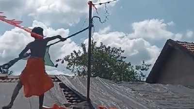 K'taka police initiate action against the person in 'viral' Srirangapatna video (Screengrab from Twitter video.)