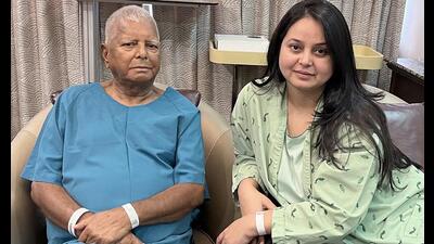 Rashtriya Janata Dal chief Lalu Prasad with his daughter Rohini Acharya ahead of his kidney transplant operation on Monday. (Rohini Acharya/ Twitter) Rashtriya Janata Dal chief Lalu Prasad with his daughter Rohini Acharya ahead of his kidney transplant operation on Monday. (Rohini Acharya/ Twitter)