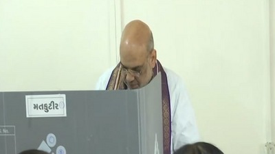 Amit Shah's appeal to young voters with son Jay Shah by his side. File Amit Shah's appeal to young voters with son Jay Shah by his side. File