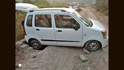 Morning walkers along the Baner main road have complained about incomplete footpaths and open manholes. (HT photo) Morning walkers along the Baner main road have complained about incomplete footpaths and open manholes. (HT photo)