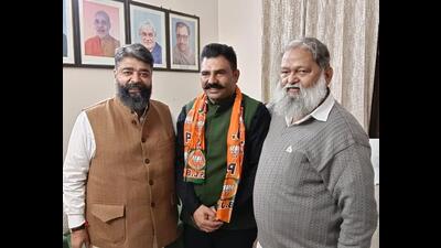 The poll announcement came hours after Toni Chaudhary, sole independent councillor of MC House, joined Bhartiya Janata Party (BJP) at the residence of home minister Anil Vij and in the presence of MLA Aseem Goel. The poll announcement came hours after Toni Chaudhary, sole independent councillor of MC House, joined Bhartiya Janata Party (BJP) at the residence of home minister Anil Vij and in the presence of MLA Aseem Goel.