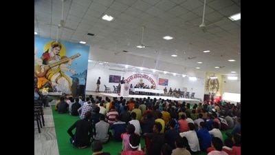Session on stress management underway at Lucknow jail. (HT Photo)