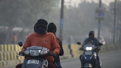Gurugram, India-December -5: Commuters are seen wearing warm cloth at Kadipur road amid cold and smoggy weather, in Gurugram, India, on Monday, 05 December 2022. (Photo by Parveen Kumar/Hindustan Times)(Pic to go with Abhishek Bhel's Story) Gurugram, India-December -5: Commuters are seen wearing warm cloth at Kadipur road amid cold and smoggy weather, in Gurugram, India, on Monday, 05 December 2022. (Photo by Parveen Kumar/Hindustan Times)(Pic to go with Abhishek Bhel's Story)