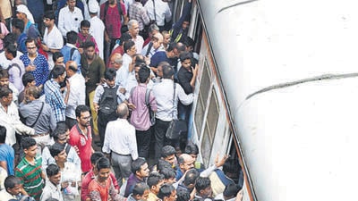 Mumbai, India - June 20, 2016: Commuters crowd at Bandra railway station after trains on the Western Railway have been affected due to a technical problem in Mumbai, India, on Monday, June 20, 2016. (Photo by Vijayanand Gupta/ Hindustan Times) (Hindustan Times)