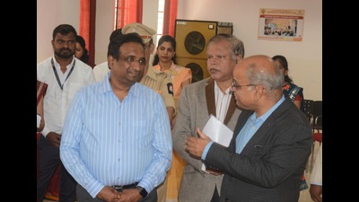Vivek L Bhimanwar (Blue shirt), Transport Commissioner, Maharashtra, during the inauguration of driving training Institute in Pune. (Shankar Narayan/HT PHOTO)