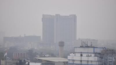 An AQI of 366 was recorded at 7am compared to 407 at 4pm on Sunday. (HT PHOTO) An AQI of 366 was recorded at 7am compared to 407 at 4pm on Sunday. (HT PHOTO)
