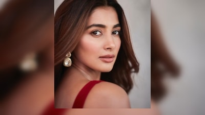 Sharing a series of images on her Instagram handle, Pooja Hegde captioned her post, "Ready for the Cirkus #cirkusthischristmas." (Instagram/@hegdepooja) Sharing a series of images on her Instagram handle, Pooja Hegde captioned her post, "Ready for the Cirkus #cirkusthischristmas." (Instagram/@hegdepooja)