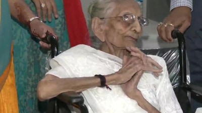 PM Modi's mother Heeraben Modi casts her vote for the second phase of Gujarat Assembly Polls in Raysan Primary School, Gandhinagar. (ANI)