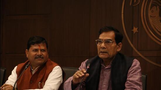 Uttar Pradesh urban development minister AK Sharma making the announcement about reservation of mayoral seats, in Lucknow on Monday. (HT PHOTO)