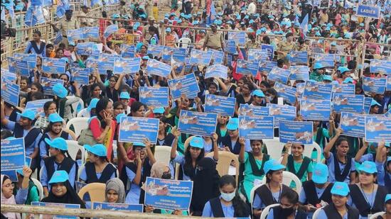 Students during the ‘Rayalaseema Garjana’ rally in Kurnool. (HT Photo) Students during the ‘Rayalaseema Garjana’ rally in Kurnool. (HT Photo)