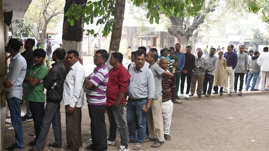 833 candidates from 61 parties are in the fray in the second phase of the Gujarat elections.(PTI)