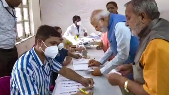 Prime Minister Narendra Modi on Monday cast his vote in the second phase of the Assembly elections in Ahmedabad's Nishan Public School. He also thanked the people of Himachal Pradesh, Delhi and Gujarat for celebrating the festival of democracy with great pomp.(PTI)