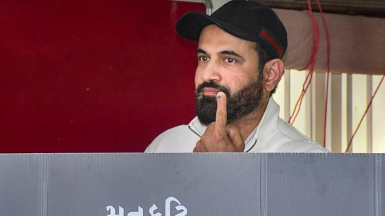Former Indian cricketers Yusuf Pathan and Irfan Pathan along with their family members cast their votes at a polling booth in Vadodara for the second phase of the Gujarat Assembly Polls.(PTI)