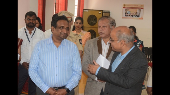 Vivek L Bhimanwar (Blue shirt), Transport Commissioner, Maharashtra, during the inauguration of driving training Institute in Pune. (Shankar Narayan/HT PHOTO)