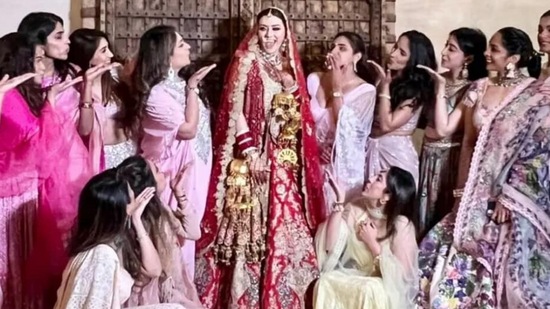 Hansika Motwani poses with her girl gang, all dresses in stunning traditional wears.(Instagram/@hmonlyforyou)