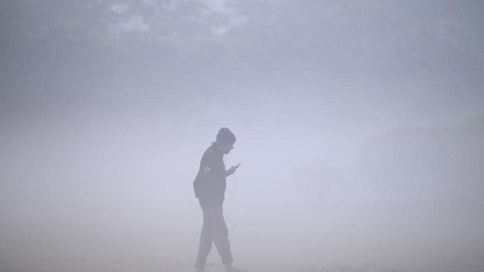 Delhi's air quality deteriorates, falls under 'very poor' category with 301 AQI