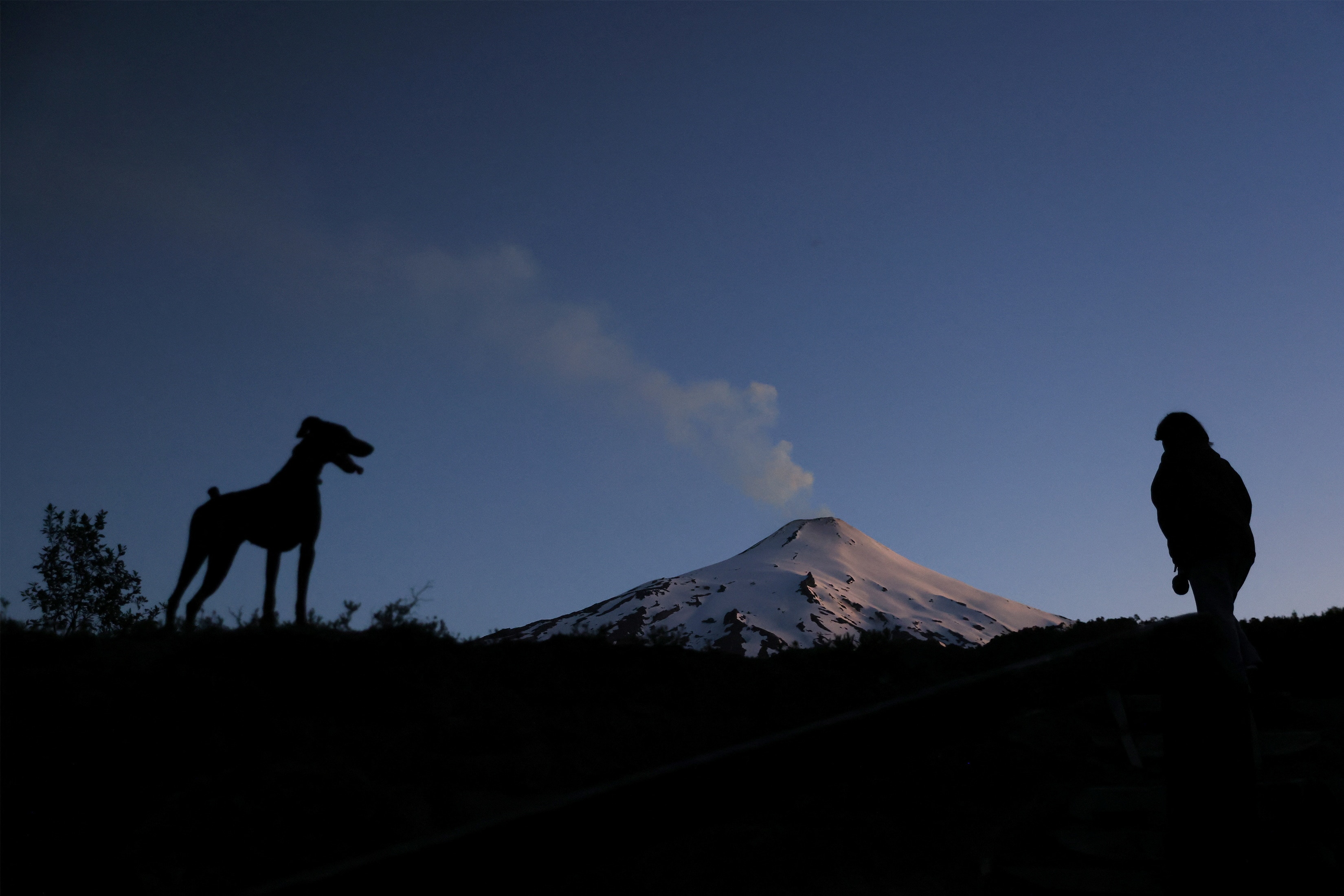 A general view of the Villarrica volcano seen from Pucon area, Chile, (REUTERS/Ivan Alvarado)