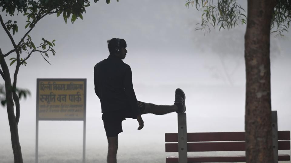 Although it might have felt like an early winter during the day in Delhi, that is not really the case at nights when minimum temperature is recorded. (Hindustan Times) Although it might have felt like an early winter during the day in Delhi, that is not really the case at nights when minimum temperature is recorded. (Hindustan Times)