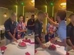 Shikhar Dhawan celebrates 37th birthday with Rahul Dravid and Team India(Screengrab) Shikhar Dhawan celebrates 37th birthday with Rahul Dravid and Team India(Screengrab)