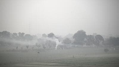 A farming field shrouded in smog at Yamuna bank near Mayur Vihar in New Delhi on Tuesday. (Sunil Ghosh/HT Photo) A farming field shrouded in smog at Yamuna bank near Mayur Vihar in New Delhi on Tuesday. (Sunil Ghosh/HT Photo)