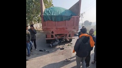 3 youth killed as bike rams into truck in Karnal 3 youth killed as bike rams into truck in Karnal
