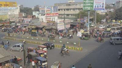 Intersection at the old bus stand where traffic often moves in the reverse direction, in Ghaziabad on Tuesday. (Sakib Ali/HT Photo) Intersection at the old bus stand where traffic often moves in the reverse direction, in Ghaziabad on Tuesday. (Sakib Ali/HT Photo)