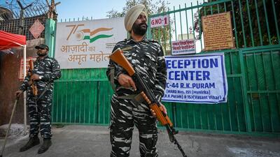 Security personnel guarding the complex containing EVMs for MCD Elections 2022 on the eve of counting day, at Gole Market in New Delhi, on Tuesday. (Sanchit Khanna/HT) Security personnel guarding the complex containing EVMs for MCD Elections 2022 on the eve of counting day, at Gole Market in New Delhi, on Tuesday. (Sanchit Khanna/HT)