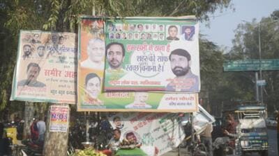 Hoardings of mayoral candidates on Collectorate Road in Ghaziabad on Tuesday. (Sakib Ali/HT Photo)