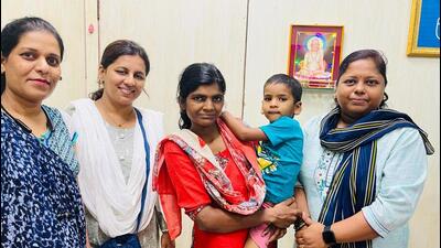According to the GRP officers, the boy – Rehan – was brought to Kurla from Titwala by his mother Shabnam Mohan Tadye (25), who works for a wedding caterer. Police officers said that after her work, she along with two other women reached Kurla station in the wee hours on Monday, but by then the last train to Titwala had already left. (HT PHOTO)