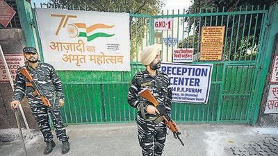 Officials on the eve of counting day. (Hindustan Times)