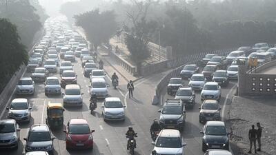 At sector 95 in peak morning hours in Noida on Tuesday. (Sunil Ghosh/HT Photo) At sector 95 in peak morning hours in Noida on Tuesday. (Sunil Ghosh/HT Photo)