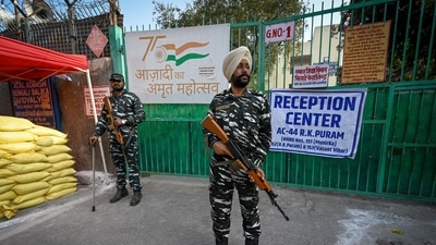 Security personnel guarding the complex containing EVM Machines of MCD Elections on the eve of counting day, at Gole Market in New Delhi, India, Tuesday. (Photo by Sanchit Khanna/ Hindustan Times)