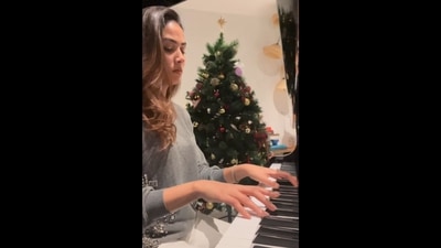 Mira Rajput playing Yiruma's River Flows In You on piano. (Instagram/@mira.kapoor) Mira Rajput playing Yiruma's River Flows In You on piano. (Instagram/@mira.kapoor)