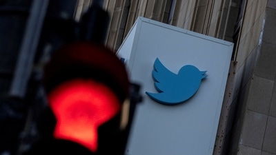 White House calls Twitter emails ‘distraction’ from hate speech (REUTERS file)