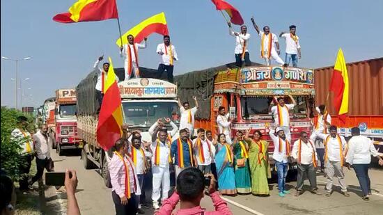 Karnataka Rakshana Vedike supporters stage a protest over the Maharashtra-Karnataka border dispute, at Hire Bagewadi, in Belagavi on Tuesday. (ANI Photo) (ANI)