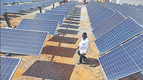 Dr Stanford Chidziva, acting director of Green Hydrogen, looks at the solar panels at the site where Keren Energy constructed the first proof of concept of green hydrogen production facility in Africa at Namaqua Engineering in Vredendal, in collaboration with The Green Hydrogen Institute for Advanced Materials Chemistry (SAIAMC) at the University of the Western Cape, South Africa, November 15, 2022. REUTERS/Esa Alexander (REUTERS) Dr Stanford Chidziva, acting director of Green Hydrogen, looks at the solar panels at the site where Keren Energy constructed the first proof of concept of green hydrogen production facility in Africa at Namaqua Engineering in Vredendal, in collaboration with The Green Hydrogen Institute for Advanced Materials Chemistry (SAIAMC) at the University of the Western Cape, South Africa, November 15, 2022. REUTERS/Esa Alexander (REUTERS)