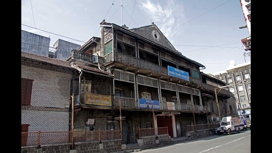 It is expected that around 1,000 buildings will be found ‘dilapidated’ in the PMC’s upcoming survey. (HT FILE PHOTO)