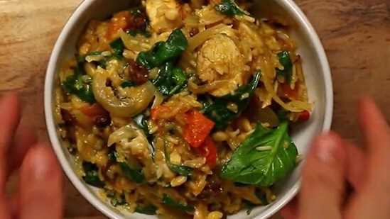 The image is taken from the viral one-pot chicken korma video. (Twitter/@TastyUK)