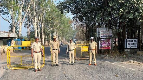 Security beefed up at the Karnataka-Maharashtra border amid the protests by Karnataka Rakshana Vedike and Shiv Sena (Uddhav Thackeray faction) supporters over the border dispute, at Chikodi, in Belagavi on Tuesday. (ANI)